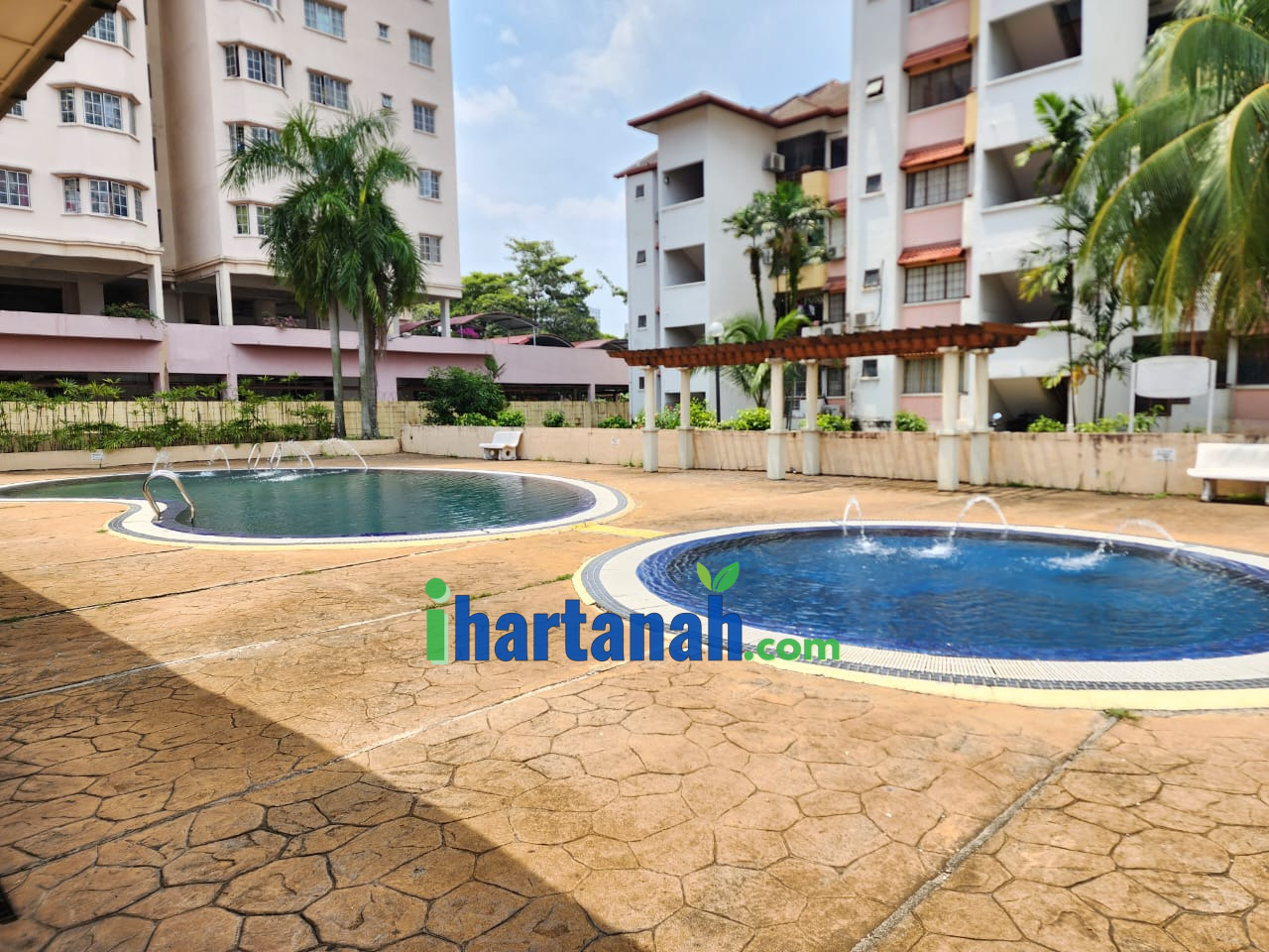 Sentul : Anjung Villa