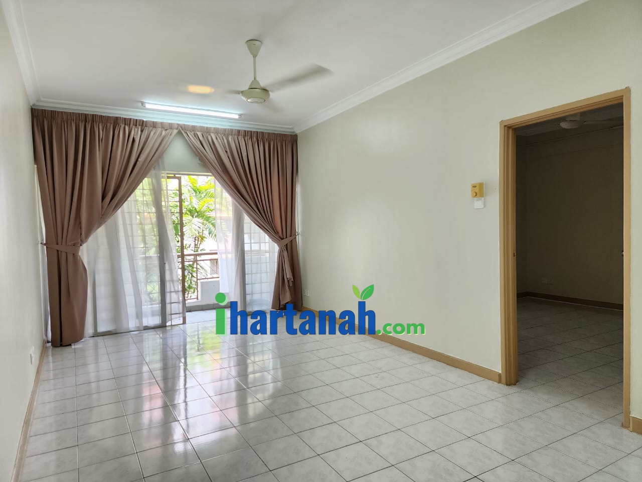 Sentul : Anjung Villa