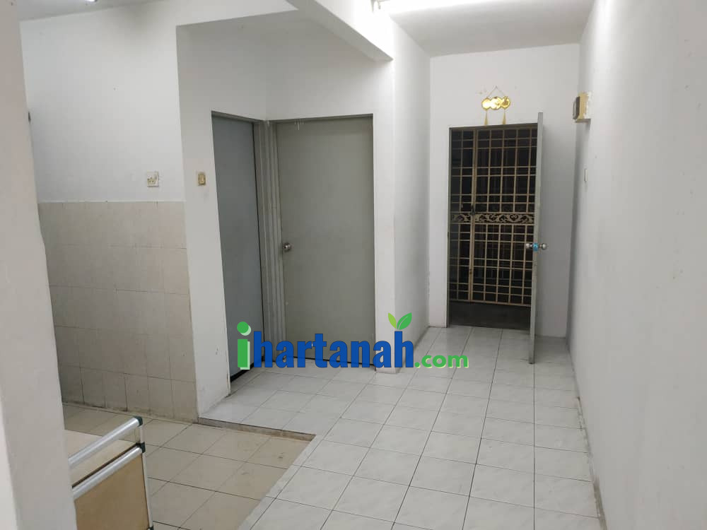 Klang : Golden Villa Apartment