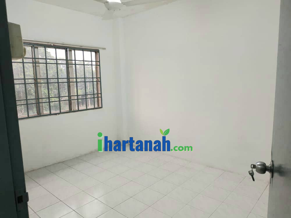 Klang : Golden Villa Apartment