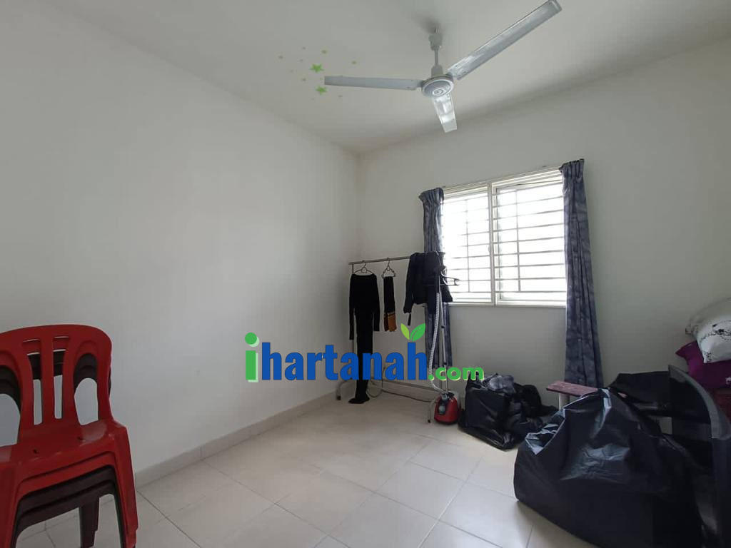 Corner Unit @ Seri Mutiara Apartment, Setia Alam