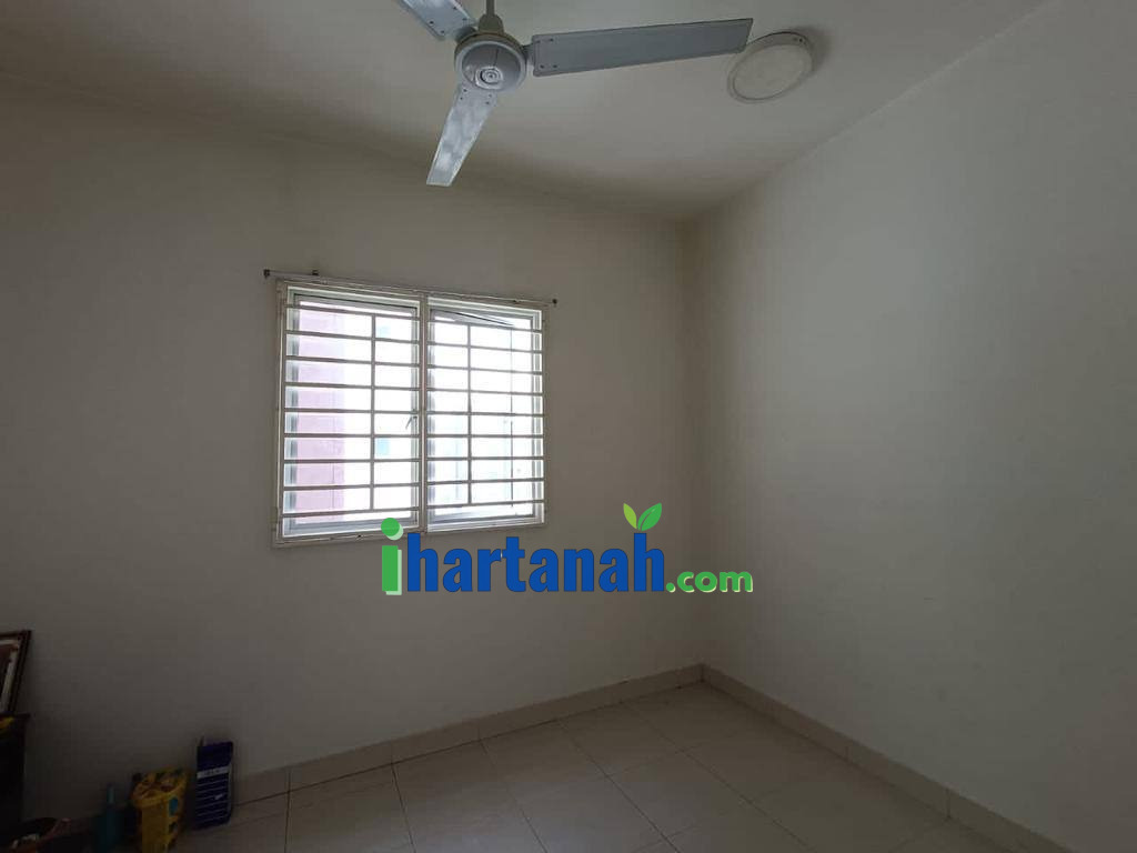 Corner Unit @ Seri Mutiara Apartment, Setia Alam