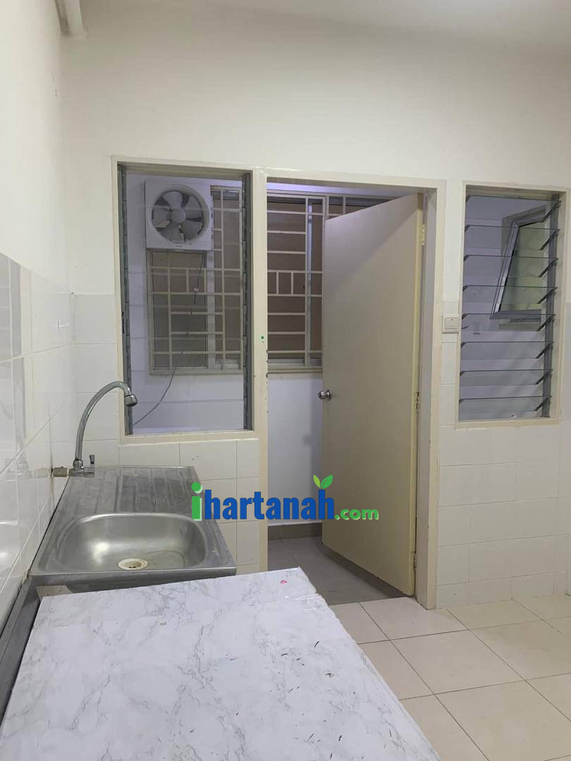 Corner Unit @ Seri Mutiara Apartment, Setia Alam