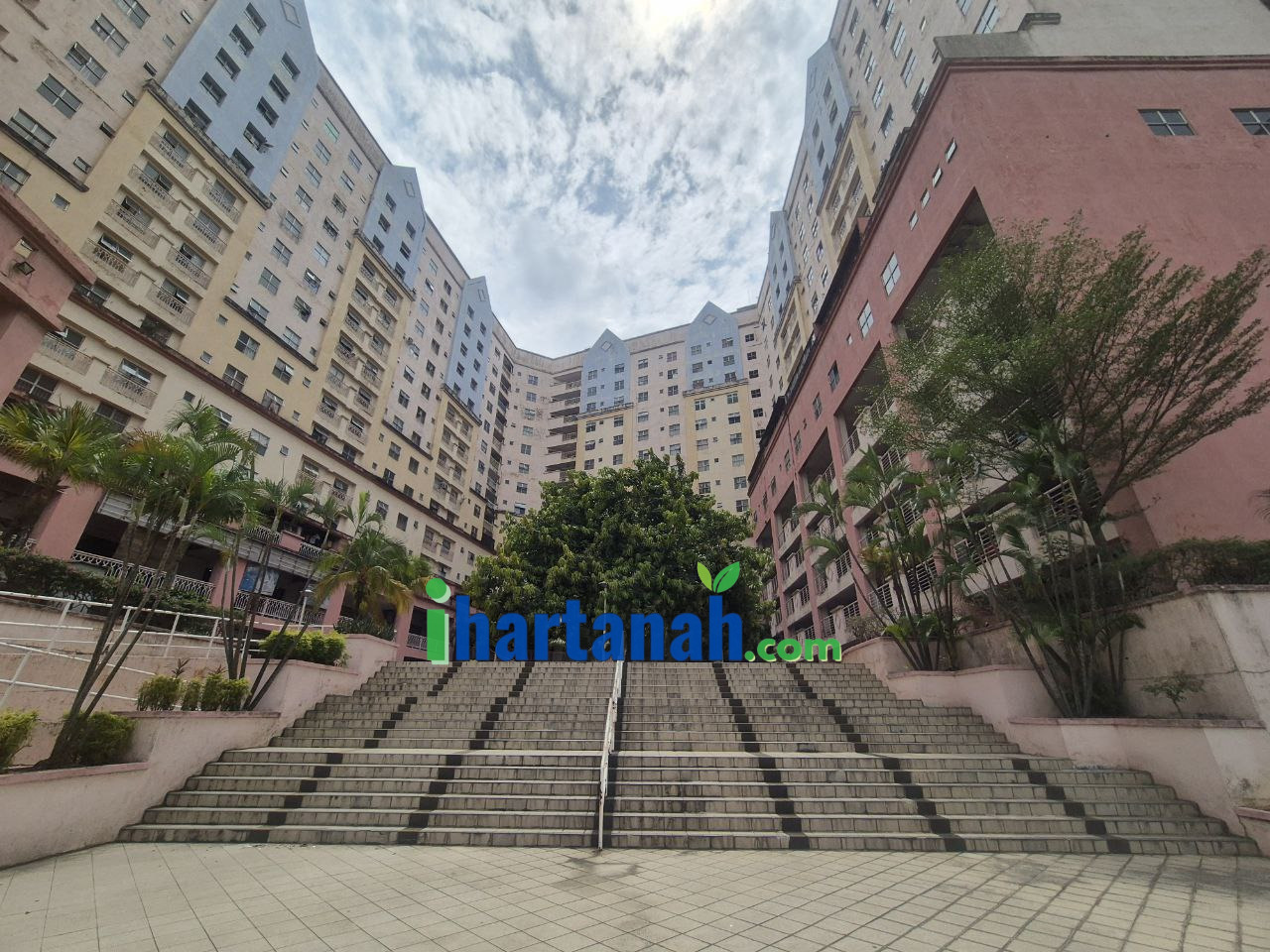Shah Alam :  5 bilik Brunsfield Riverview Apartment, Seksyen 13