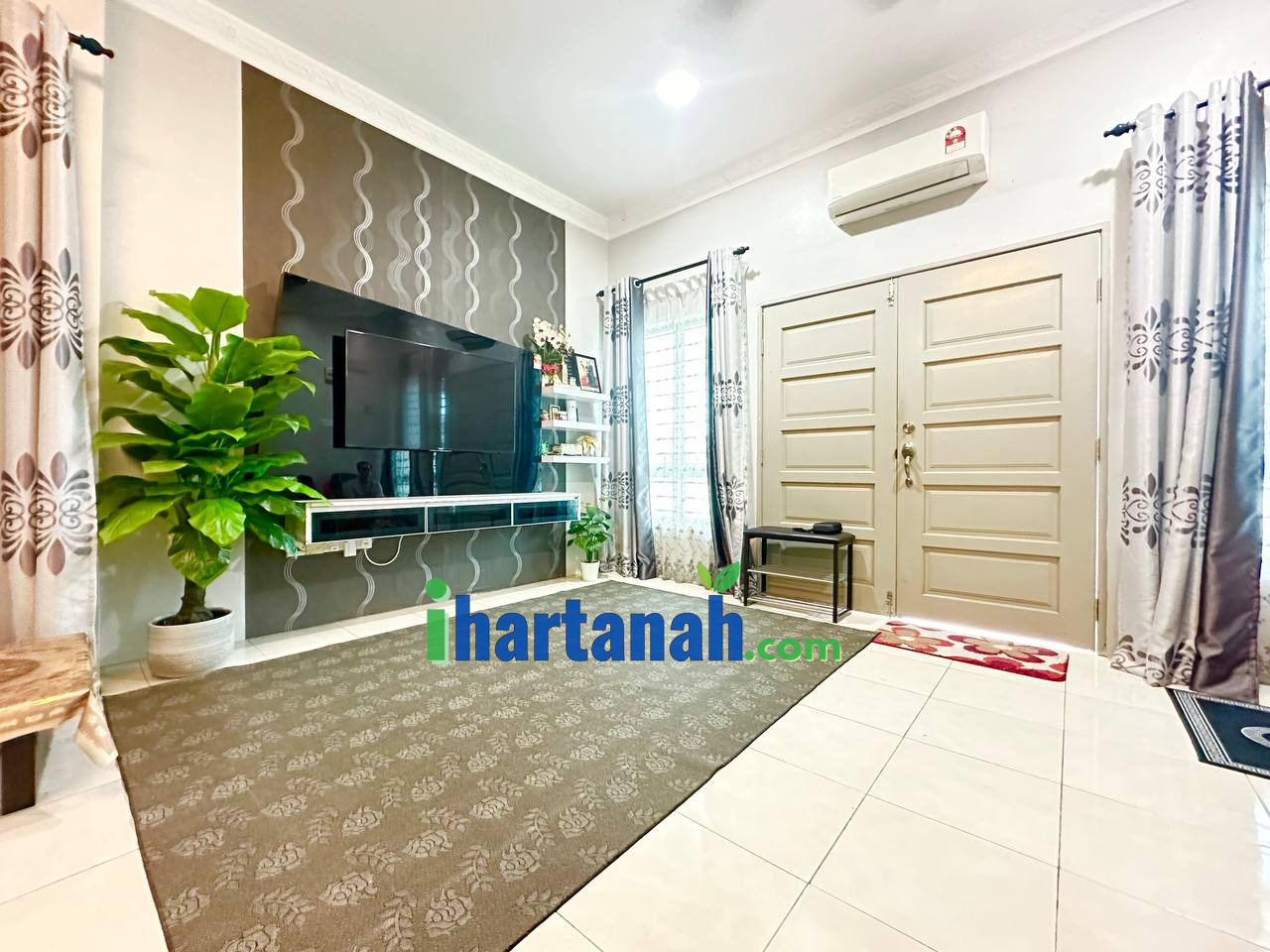 Semi D RENOVATED + RUMAH CANTIK