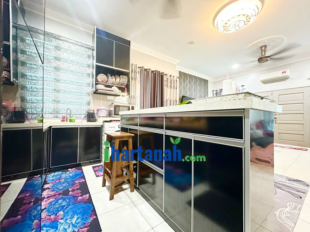 Semi D RENOVATED + RUMAH CANTIK