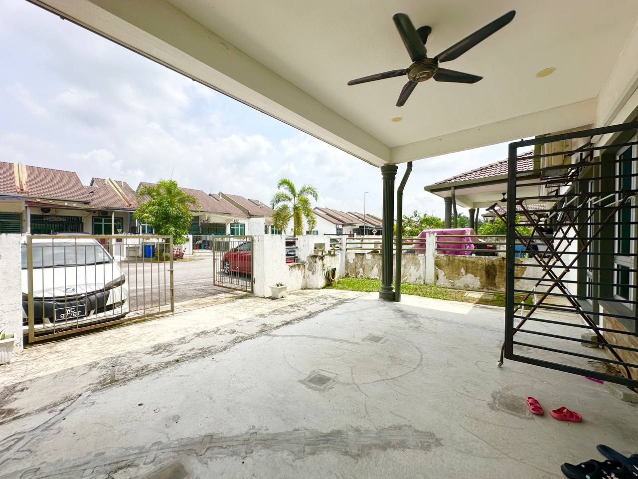 Semi D RENOVATED + RUMAH CANTIK