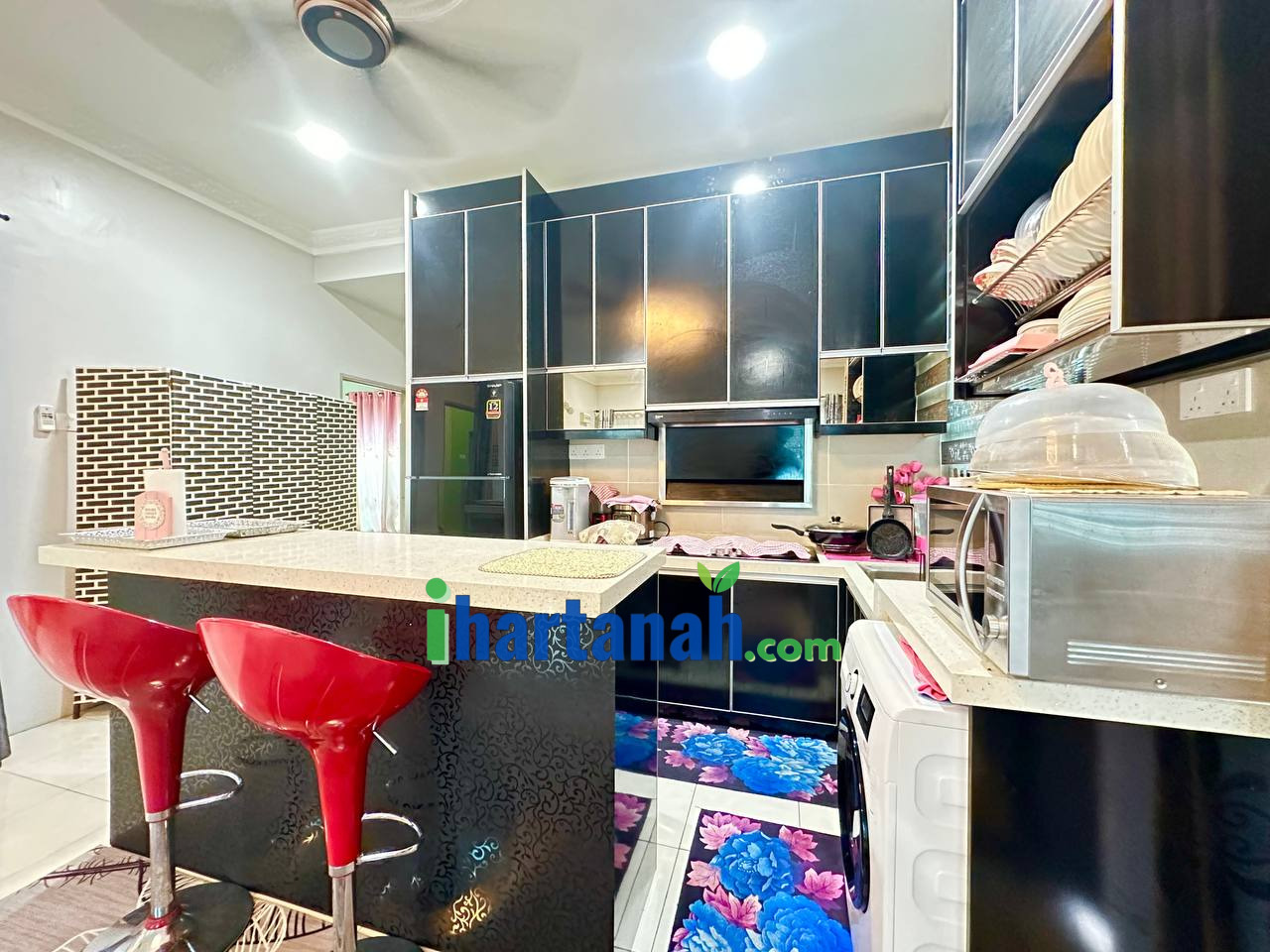 Semi D RENOVATED + RUMAH CANTIK