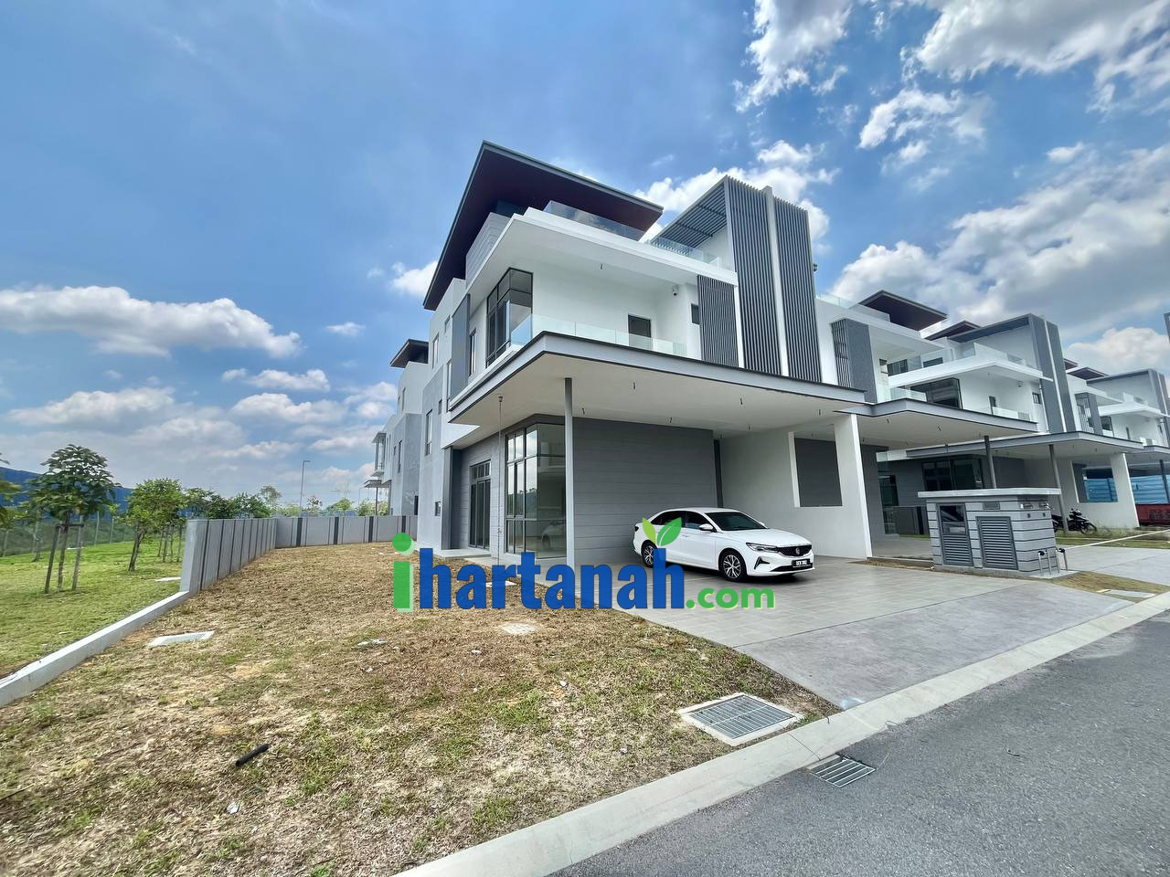 Broadleaf Residence Kota Kemuning, Shah Alam
