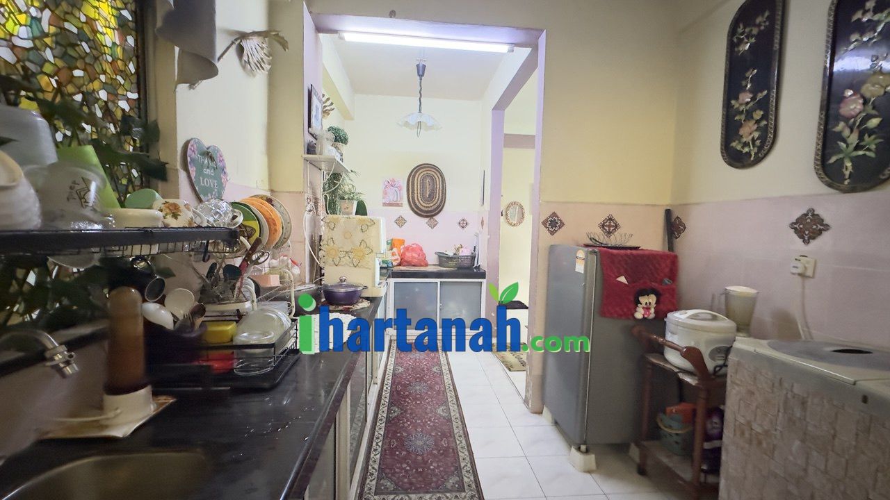 Klang, Amazing Height Apartment