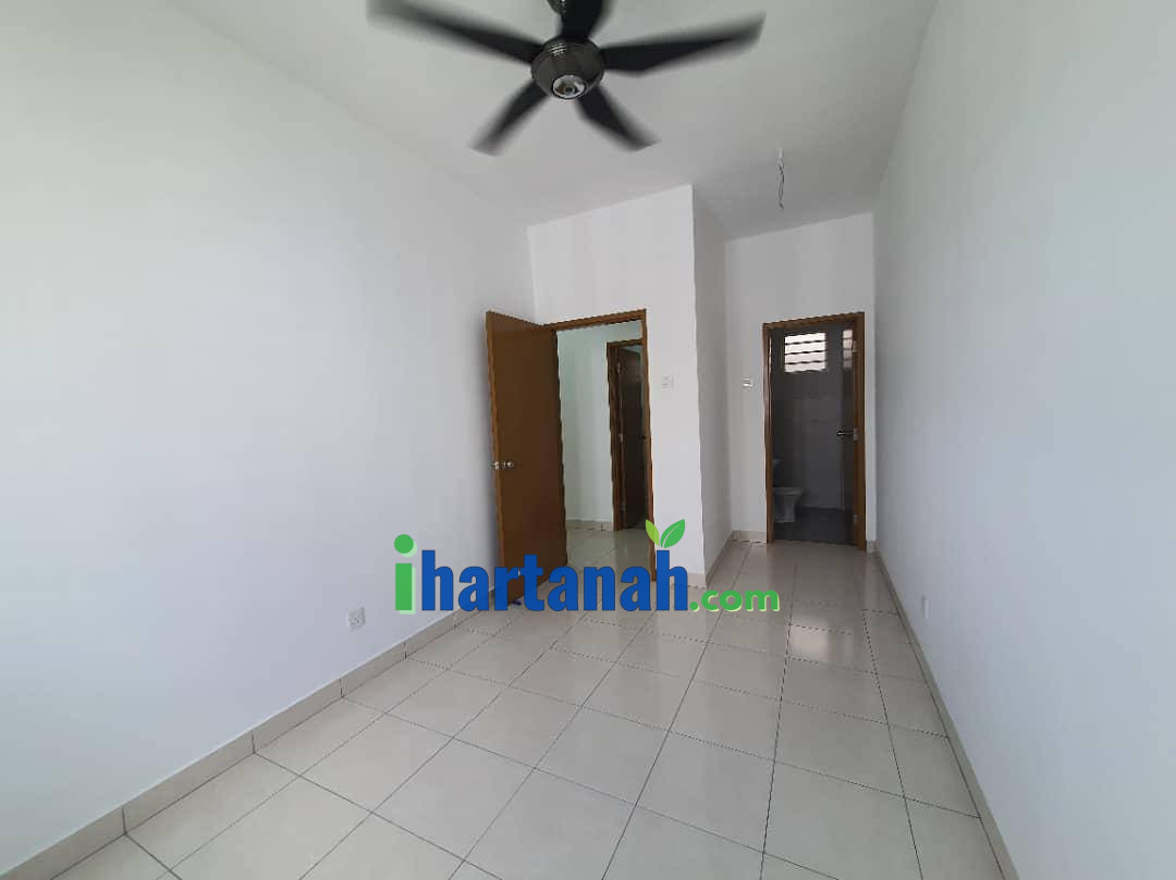 Klang, Azaria Apartments Parklands