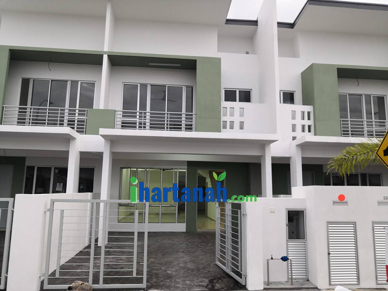 Teluk Panglima Garang, Taman Bentara, 2 Storey Terrace