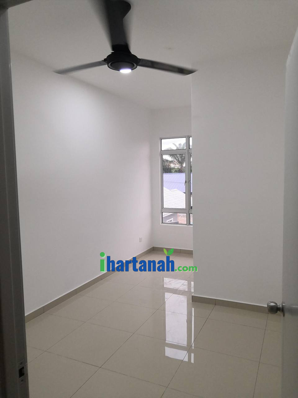 Teluk Panglima Garang, Taman Bentara, 2 Storey Terrace