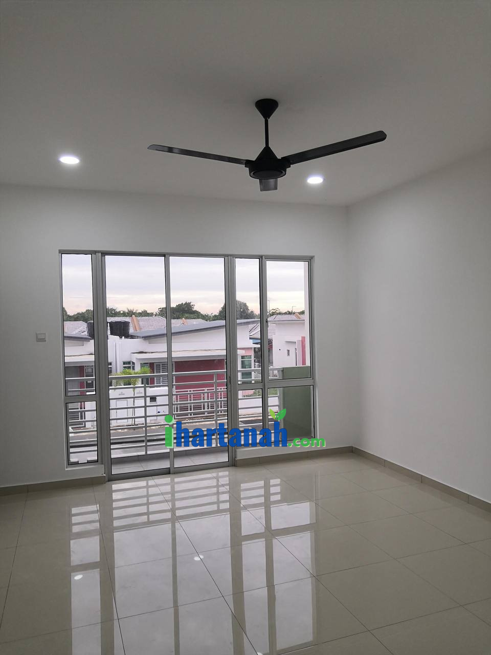 Teluk Panglima Garang, Taman Bentara, 2 Storey Terrace
